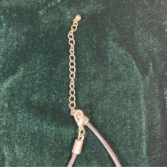 Camera necklace in multi metal with "gem" lens - Picture 5 of 6